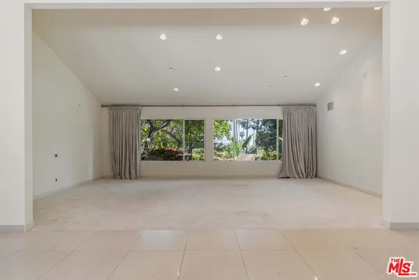 $35,000 | 811 North Hillcrest Road, Beverly Hills, CA 90210