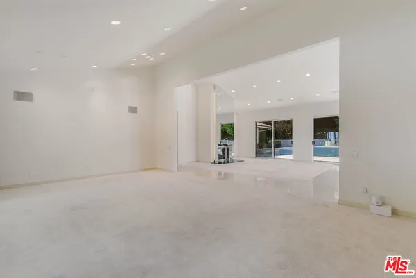 $35,000 | 811 North Hillcrest Road, Beverly Hills, CA 90210