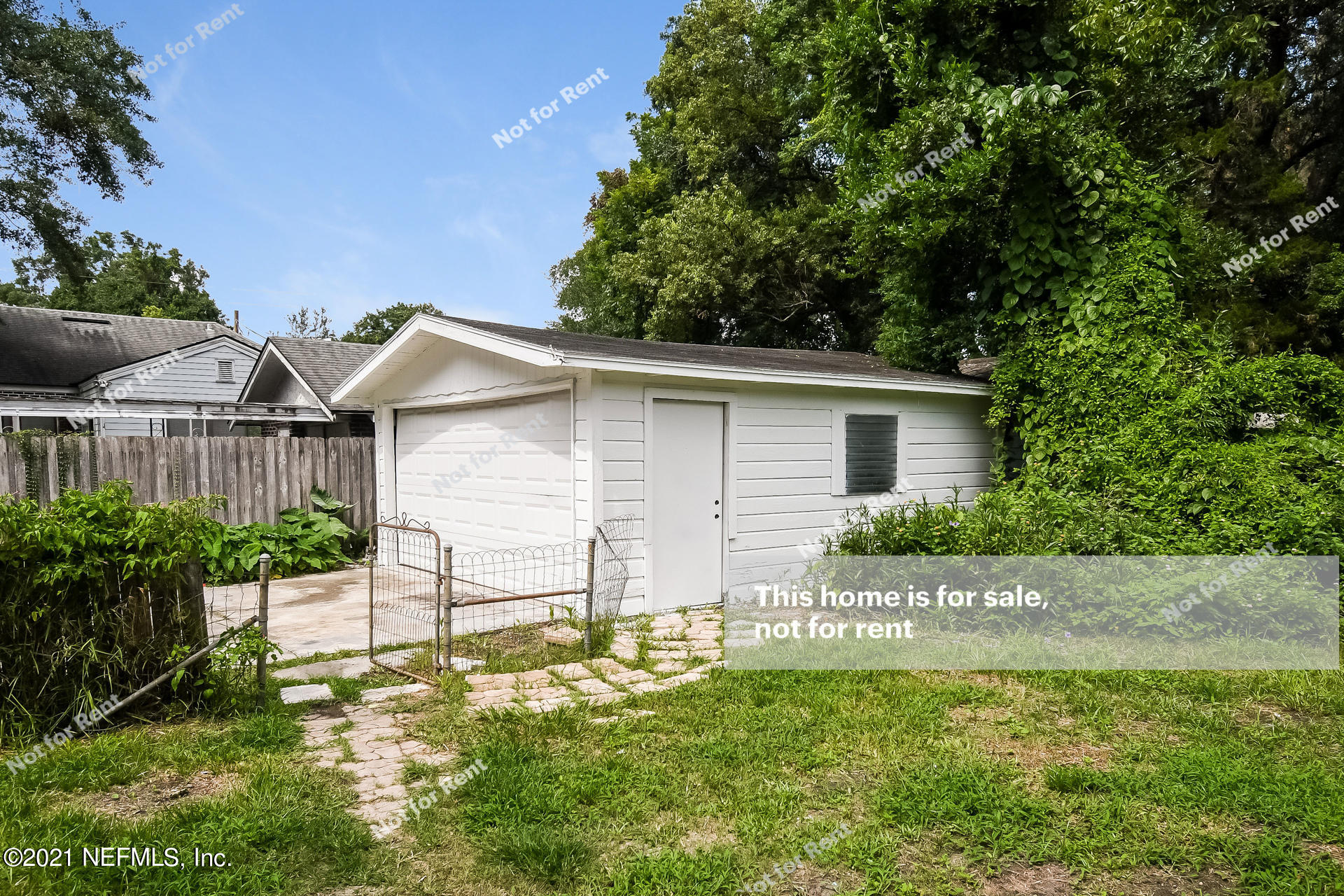4659 Post Street Jacksonville, FL 32205 - Photo 24 of 25 a backyard of a house with table and chairs