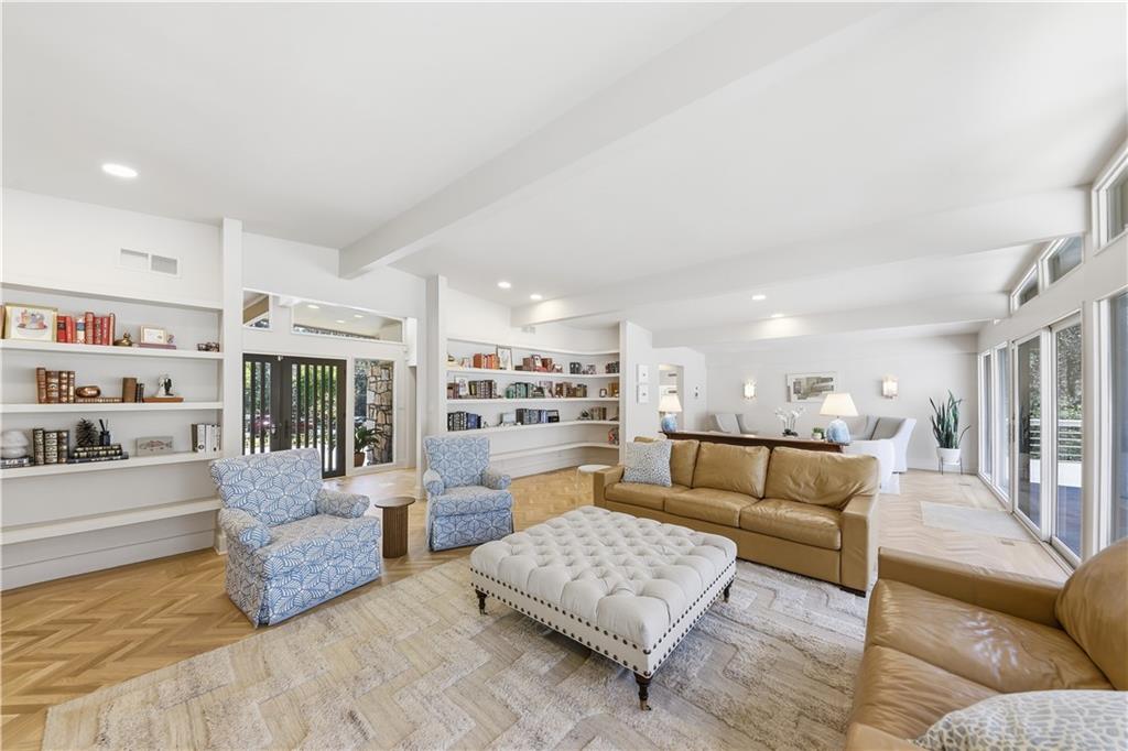 505 Hollydale Court Northwest Atlanta, GA 30342 - Photo 16 of 117