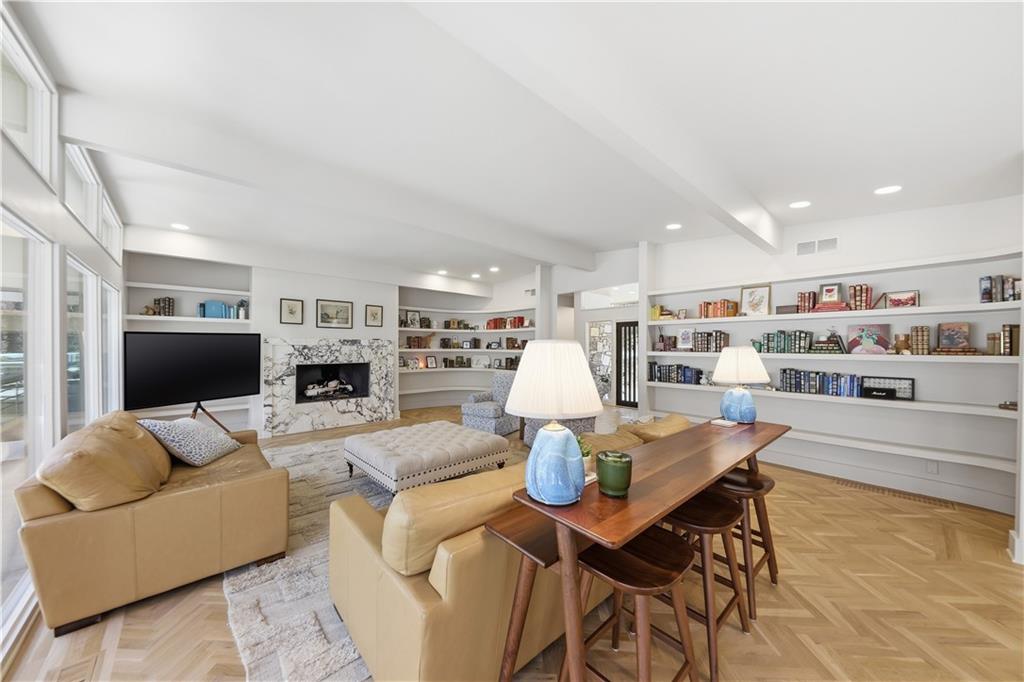 505 Hollydale Court Northwest Atlanta, GA 30342 - Photo 17 of 117