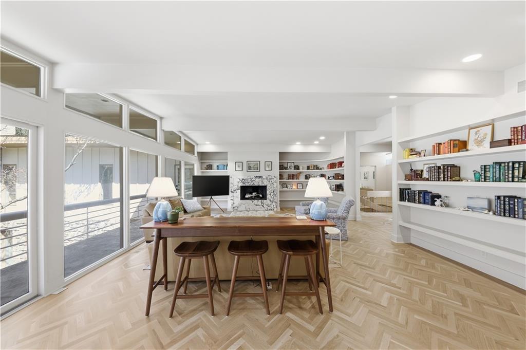 505 Hollydale Court Northwest Atlanta, GA 30342 - Photo 18 of 117