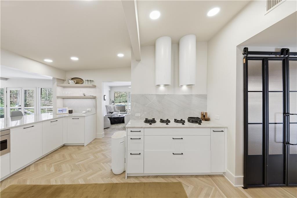 505 Hollydale Court Northwest Atlanta, GA 30342 - Photo 23 of 117