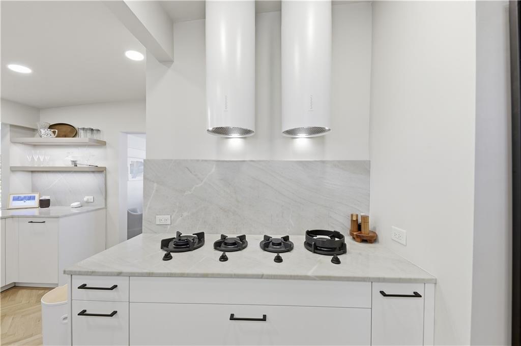 505 Hollydale Court Northwest Atlanta, GA 30342 - Photo 24 of 117