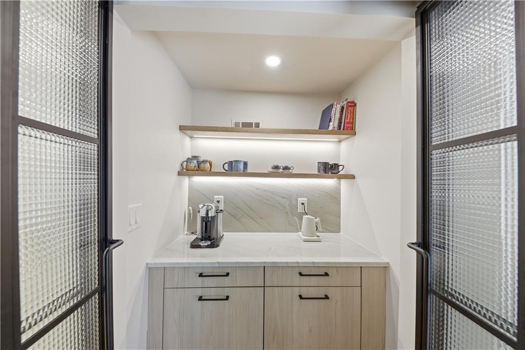 505 Hollydale Court Northwest Atlanta, GA 30342 - Photo 26 of 117