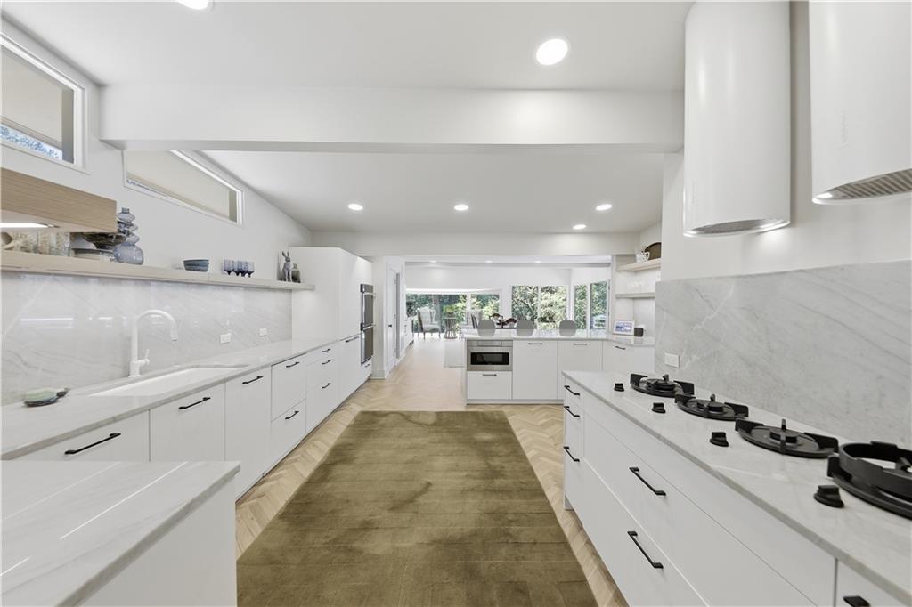 505 Hollydale Court Northwest Atlanta, GA 30342 - Photo 27 of 117