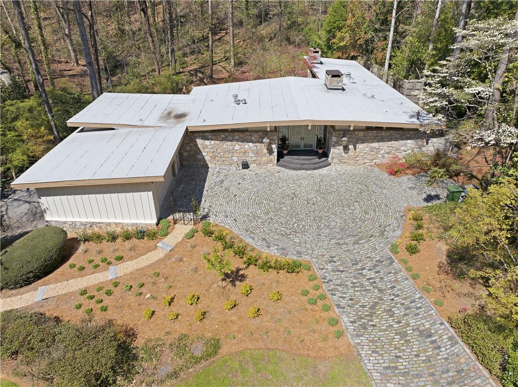 505 Hollydale Court Northwest Atlanta, GA 30342 - Photo 4 of 117