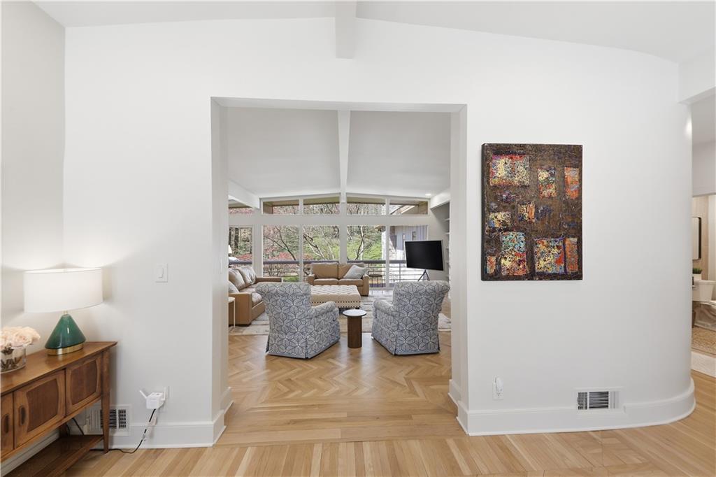 505 Hollydale Court Northwest Atlanta, GA 30342 - Photo 9 of 117