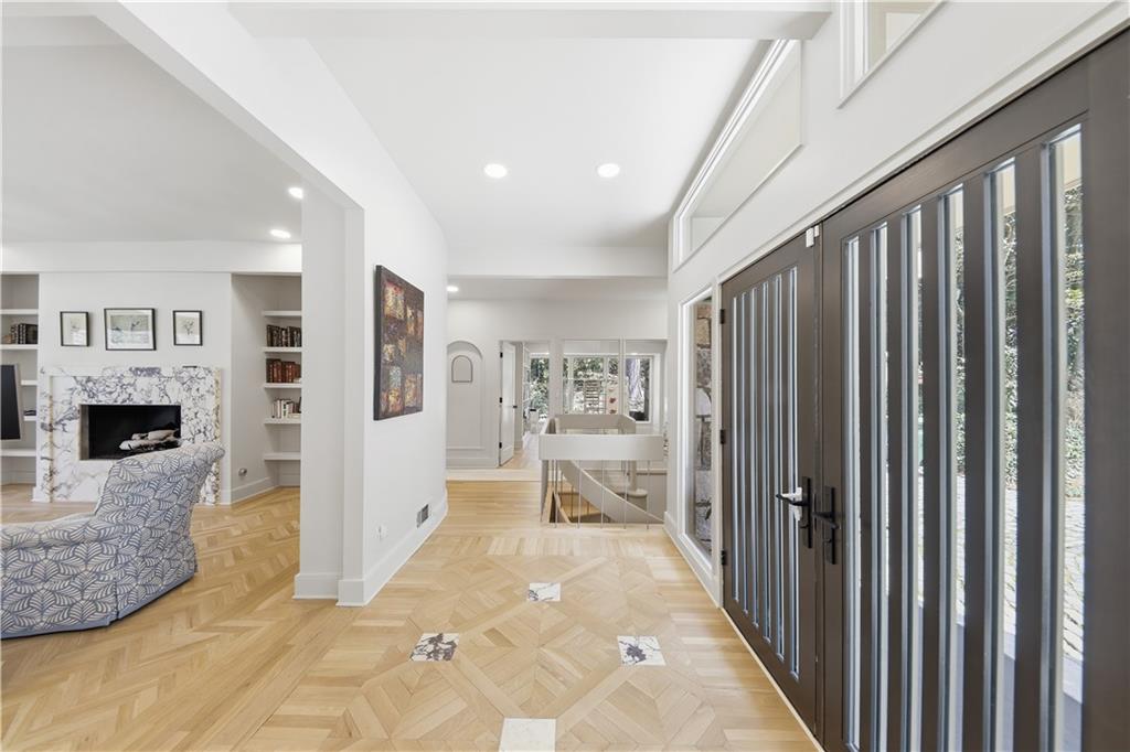 505 Hollydale Court Northwest Atlanta, GA 30342 - Photo 10 of 117