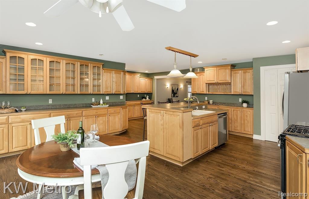 3462 Hazelton Avenue Rochester Hills, MI 48307 - Photo 10 of 44