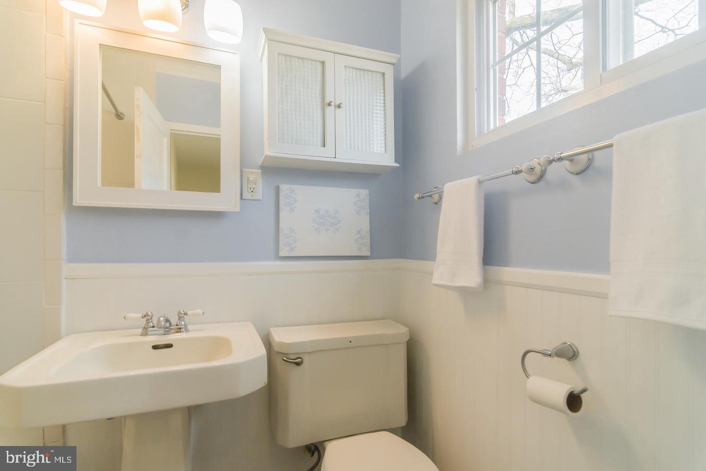 1630 Ripon Place Alexandria, VA 22302 - Photo 9 of 20 Improved bath