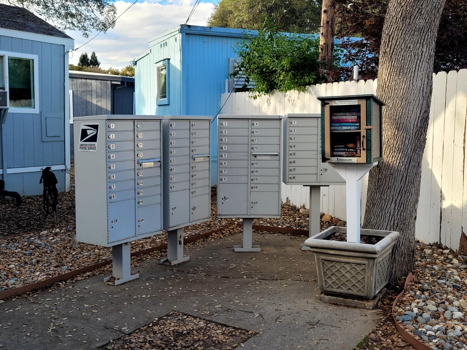 8880 Auburn Folsom Rd Road, Unit 25 Granite Bay, CA 95746 - Photo 19 of 19 a front view of a house with outdoor seating