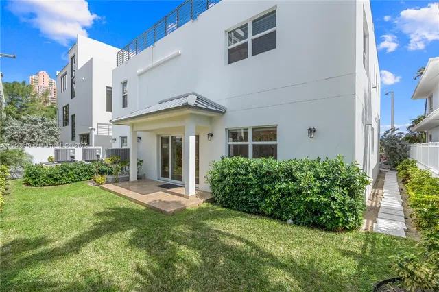 $15,000 | 1807 North Fort Lauderdale Beach Boulevard, Fort Lauderdale, FL 33305