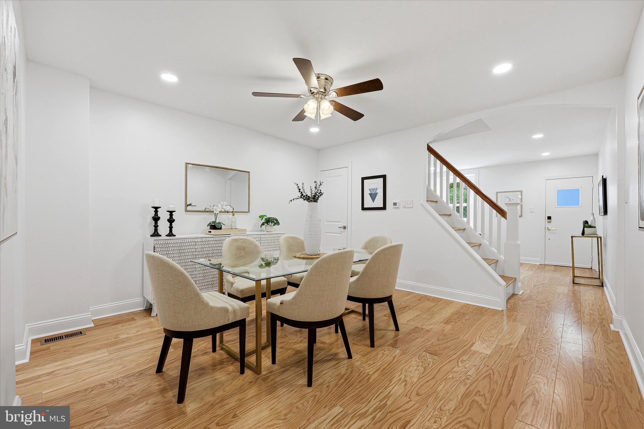 407 Conarroe Street Philadelphia, PA 19128 - Photo 8 of 27 Dining Room