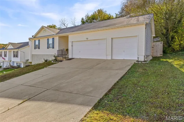 $262,500 | 4329 Northwest Point Drive, House Springs, MO 63051