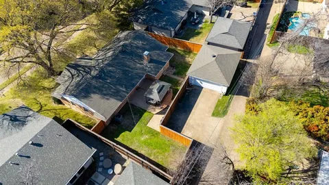 a view of a house with backyard and porch