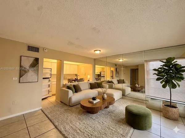 $1,550 | 17650 Northwest 68th Avenue, Unit A2005, Hialeah, FL 33015