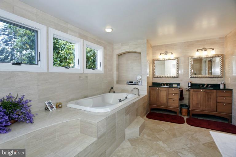 230 Wroxeter Drive Arnold, MD 21012 - Photo 23 of 29 Bath (Master)