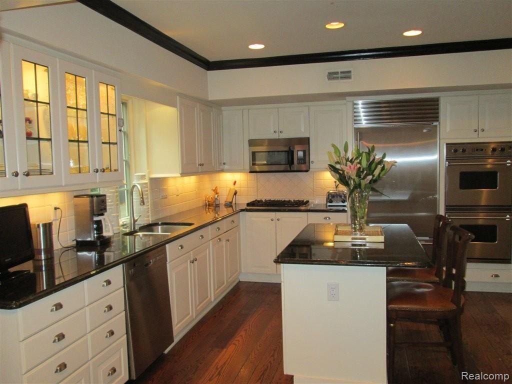 211 Aspen Road Birmingham, MI 48009 - Photo 9 of 22 Kitchen