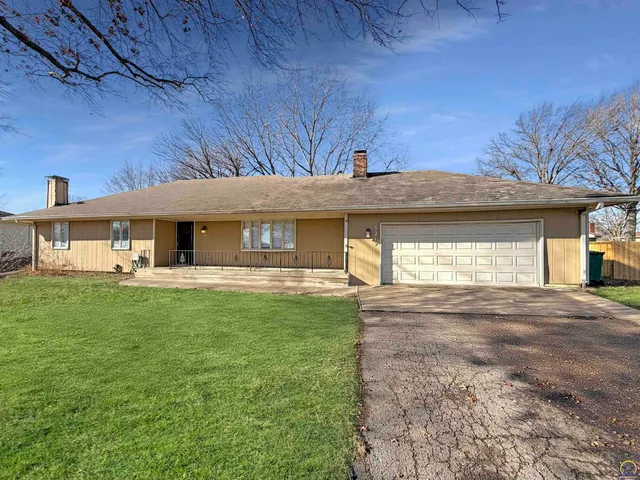 $265,000 | 3219 Southeast Arbor Drive, Topeka, KS 66605
