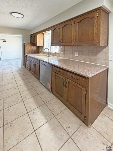 $265,000 | 3219 Southeast Arbor Drive, Topeka, KS 66605