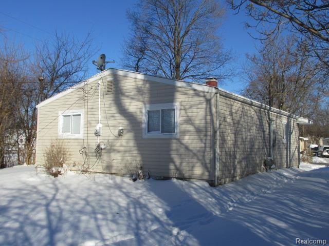 167 West Kennett Road Pontiac, MI 48340 - Photo 5 of 26 167 KENNETT PONTIAC (1).jpg