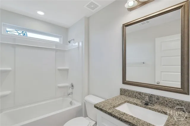 $2,150 | 5794 Ogeechee Road, Unit 201, Savannah, GA 31405