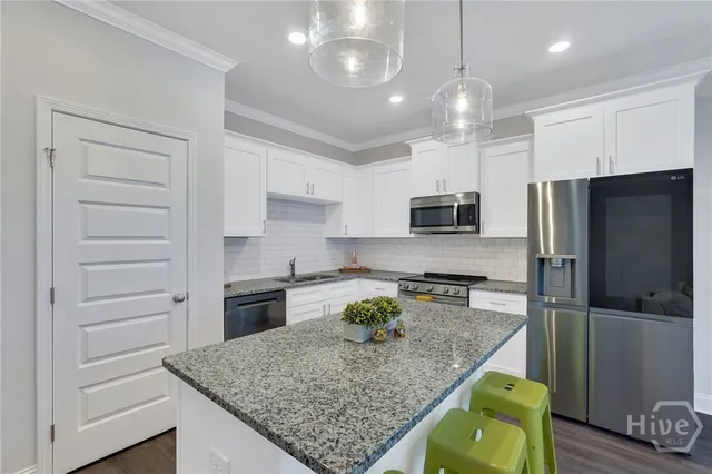 $2,150 | 5794 Ogeechee Road, Unit 201, Savannah, GA 31405