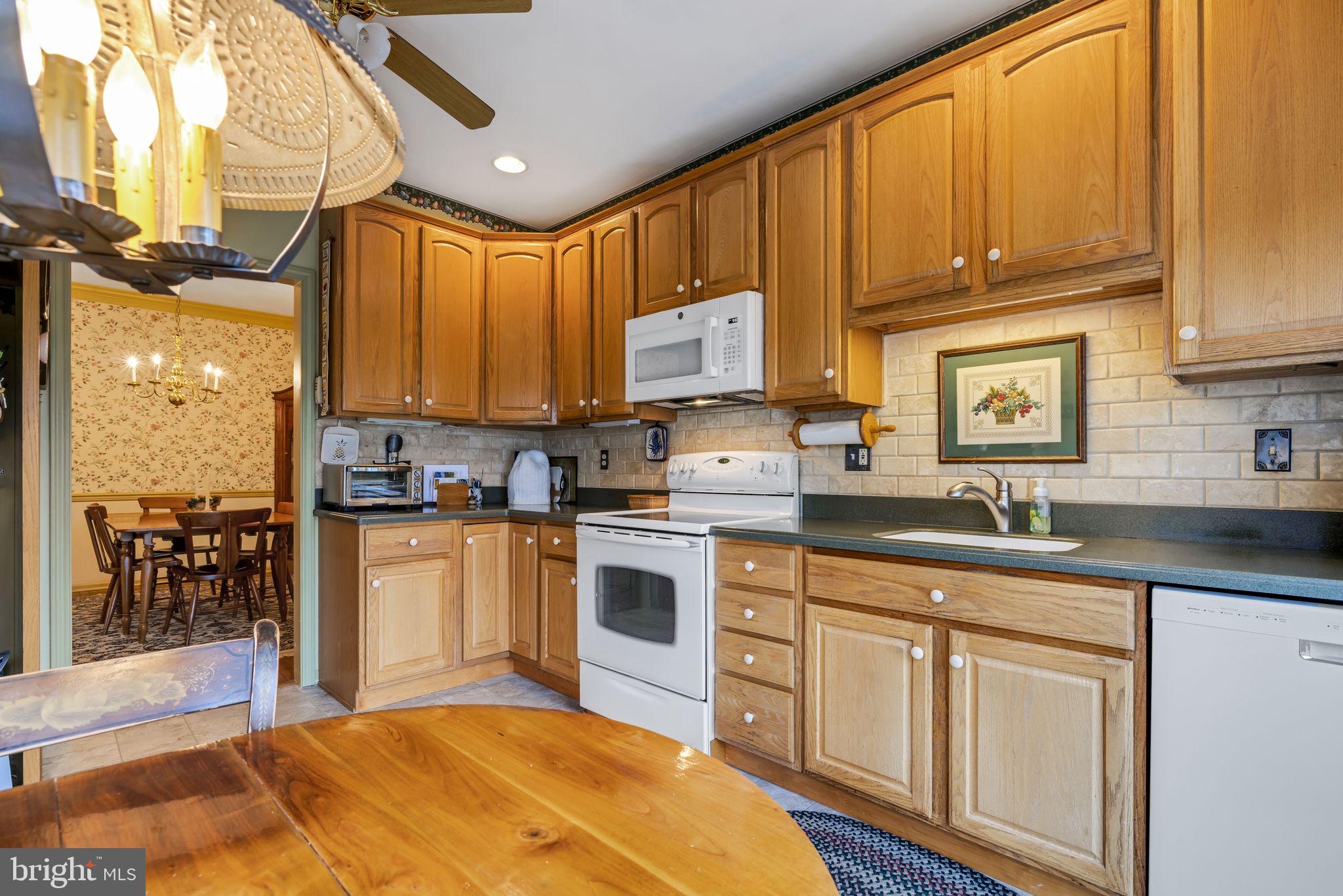 22 Dresner Circle Upper Chichester, PA 19061 - Photo 12 of 31 Kitchen