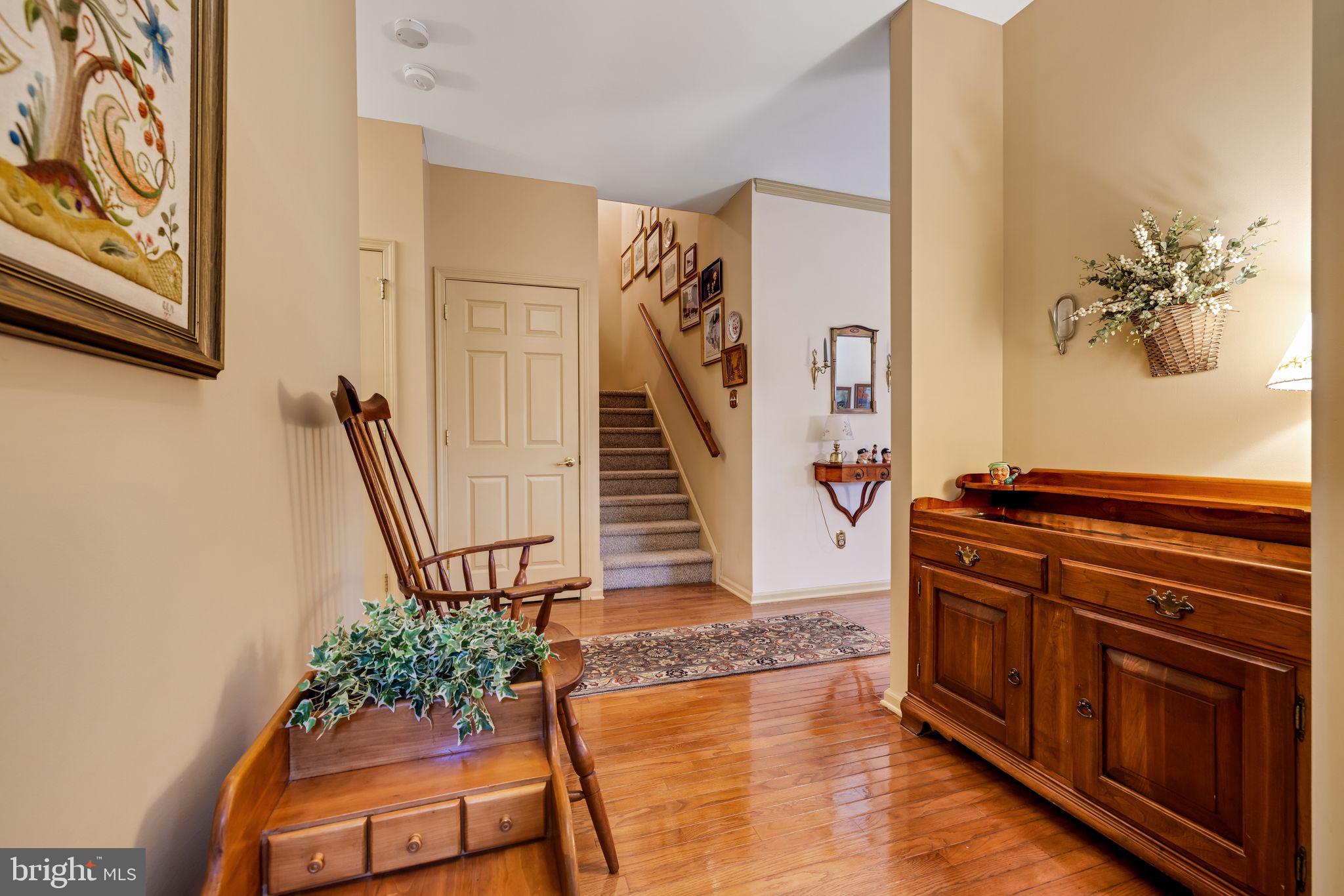 22 Dresner Circle Upper Chichester, PA 19061 - Photo 6 of 31 Foryer