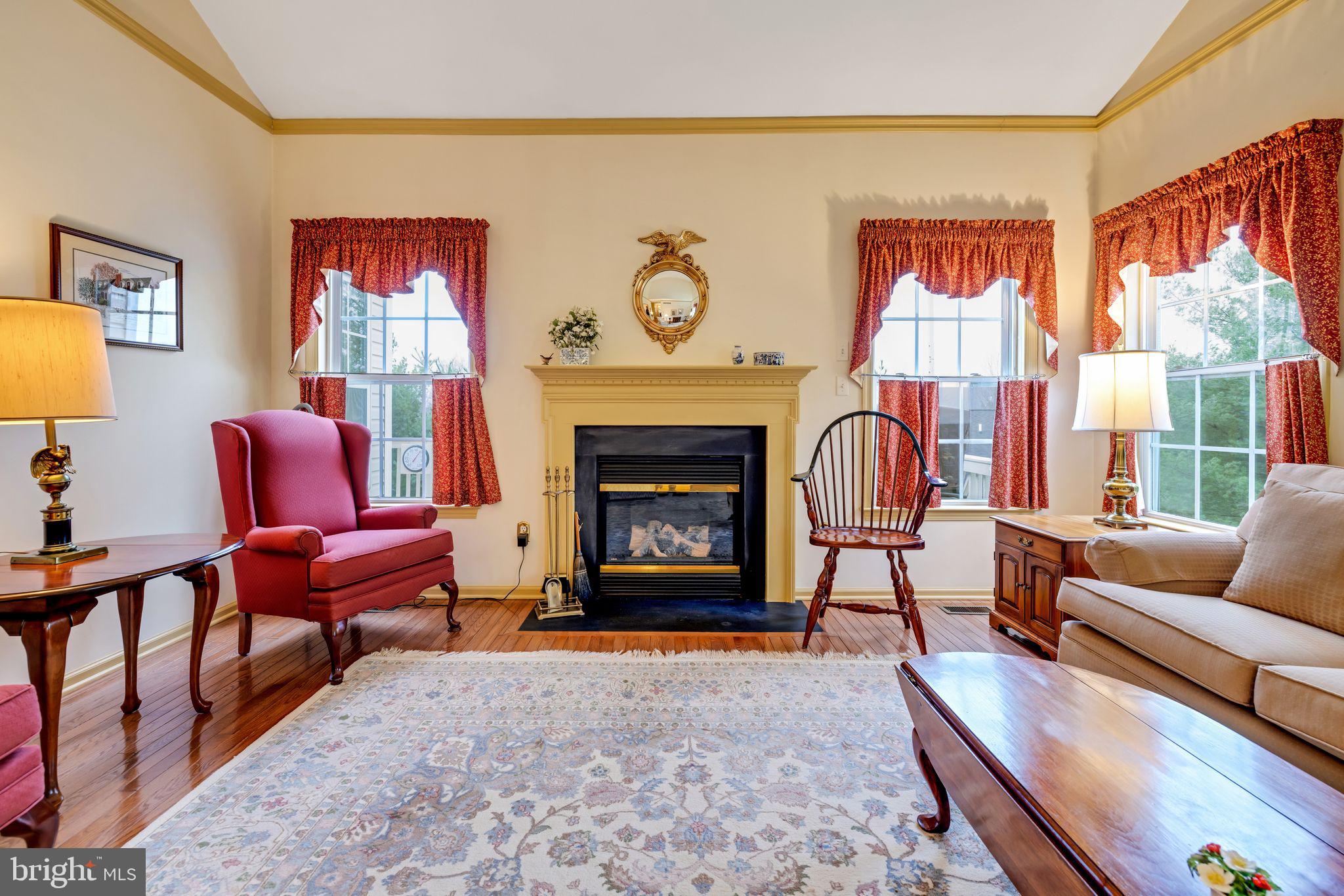 22 Dresner Circle Upper Chichester, PA 19061 - Photo 8 of 31 Living room