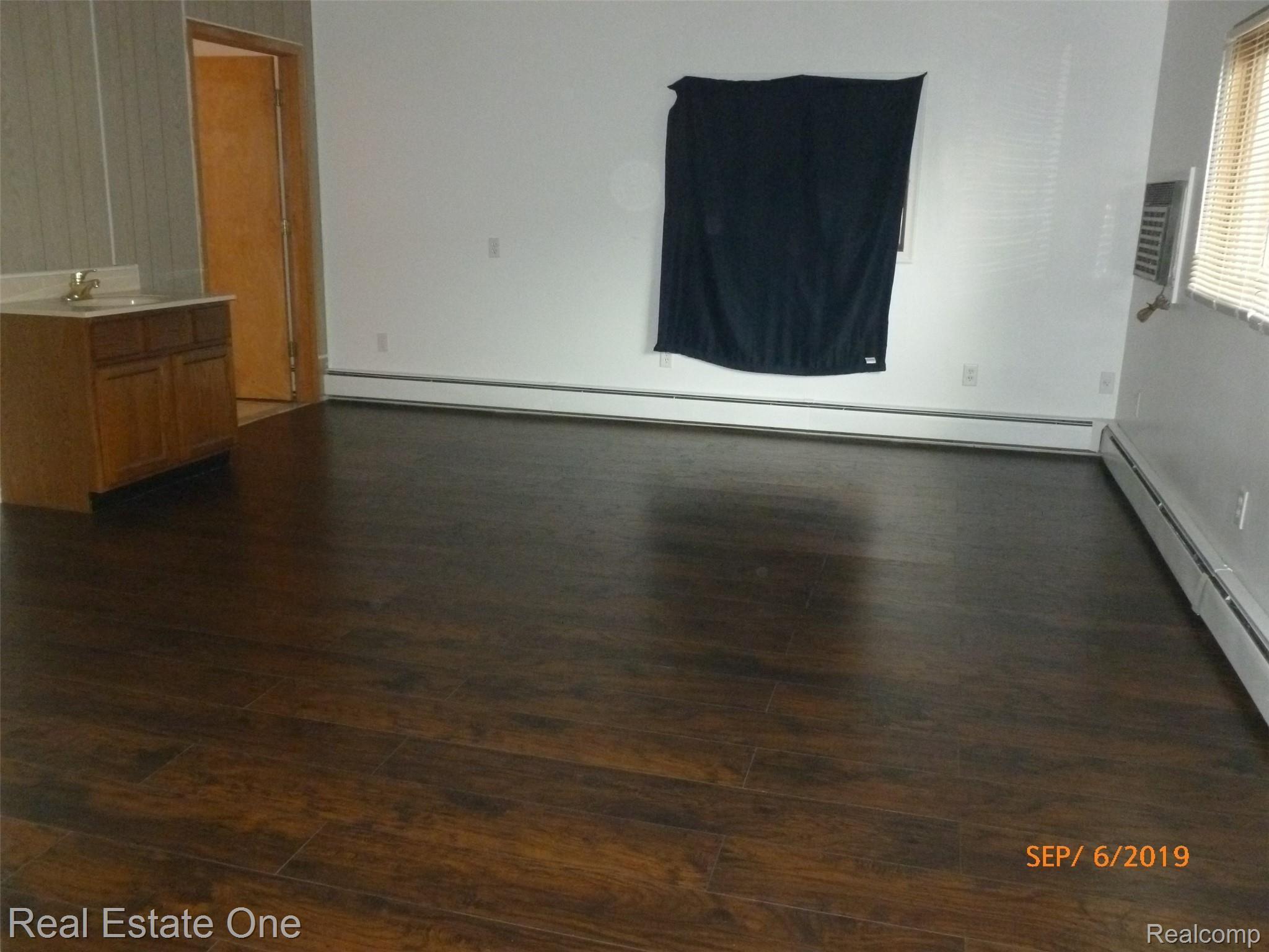 47160 Willis Road Belleville, MI 48111 - Photo 7 of 19 P1050140.JPG