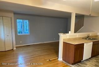 3932 Hunters Ridge Drive, Unit 4 Lansing, MI 48911 - Photo 4 of 13 LIVING ROOM1