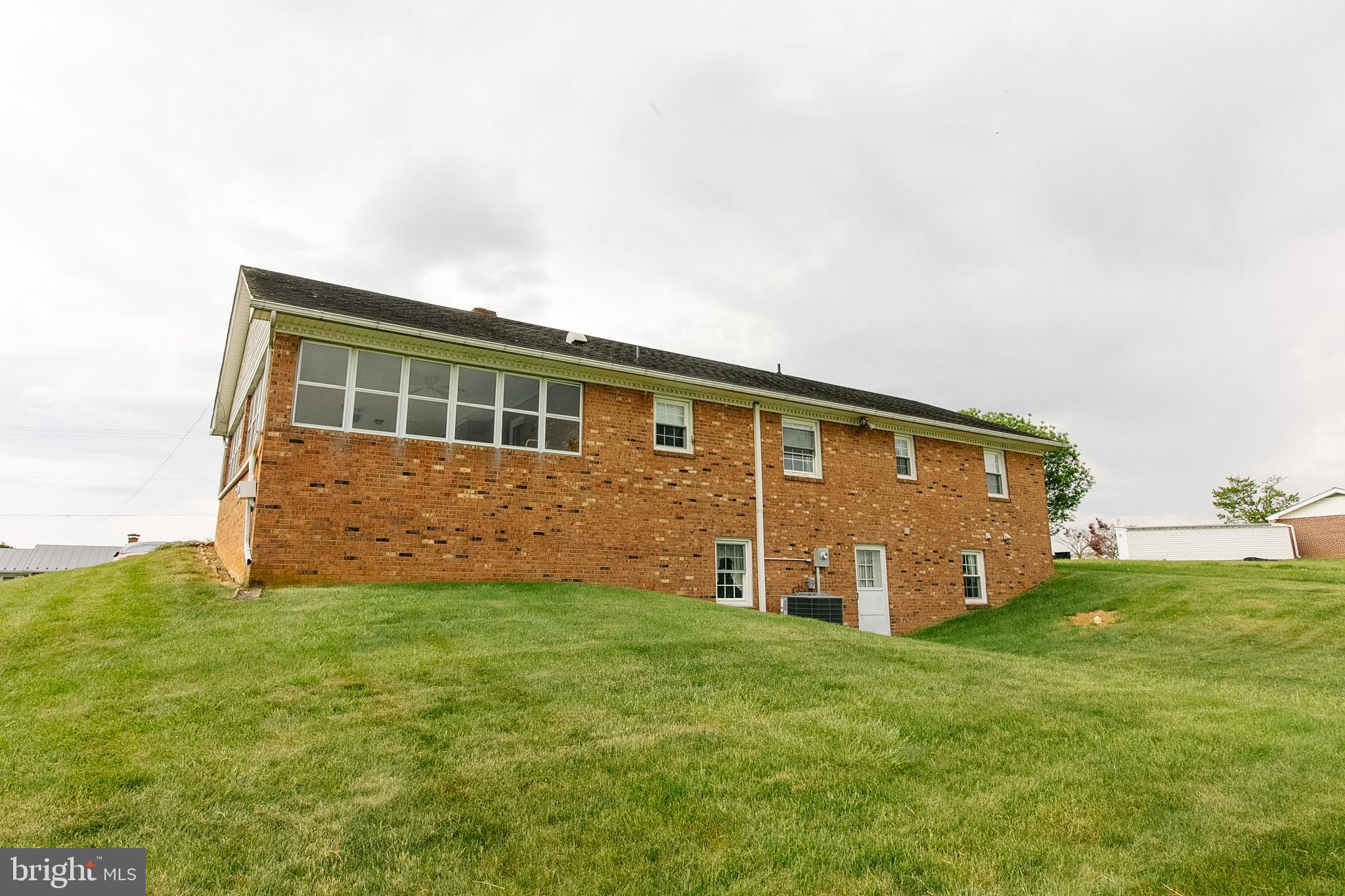 433 Mill Road Woodstock, VA 22664 - Photo 5 of 36