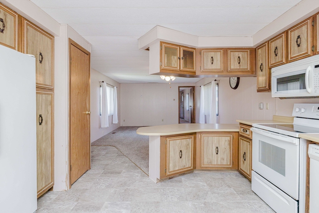 103 Peter Street Raynham, MA 02767 - Photo 17 of 33
