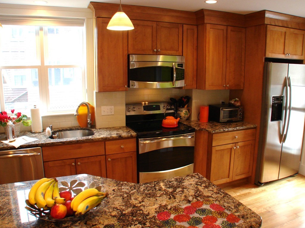 128 Brooks Avenue Arlington, MA 02474 - Photo 9 of 23