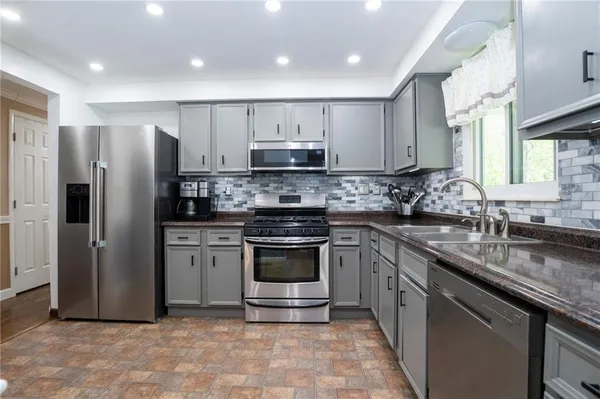 $364,900 | 166 Walden Way, Imperial, PA 15126