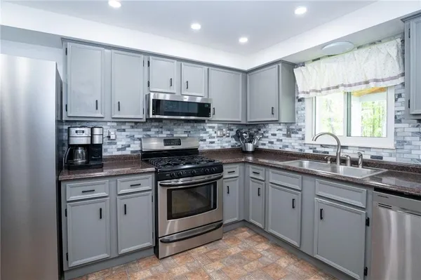 $364,900 | 166 Walden Way, Imperial, PA 15126