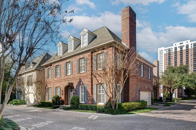 $899,500 | 1226 Ripple Creek Drive, Houston, TX 77057