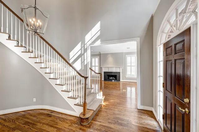 $899,500 | 1226 Ripple Creek Drive, Houston, TX 77057