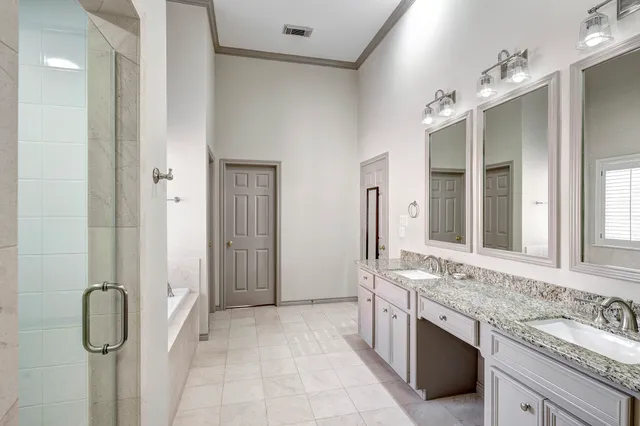 $899,500 | 1226 Ripple Creek Drive, Houston, TX 77057