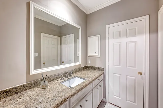 $899,500 | 1226 Ripple Creek Drive, Houston, TX 77057