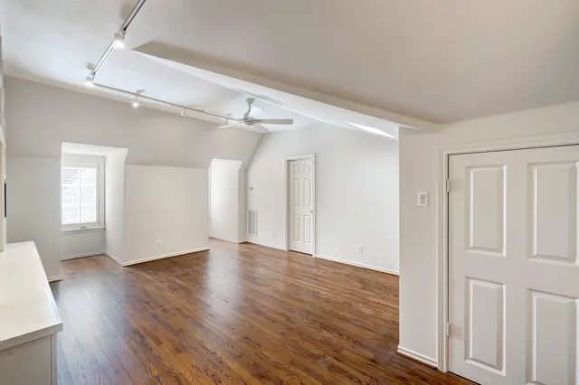 $899,500 | 1226 Ripple Creek Drive, Houston, TX 77057