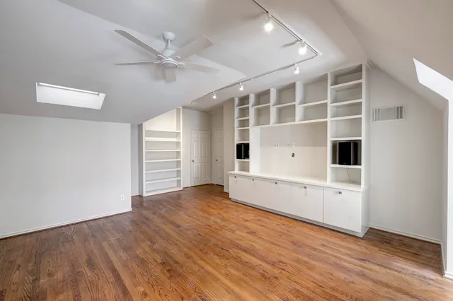 $899,500 | 1226 Ripple Creek Drive, Houston, TX 77057