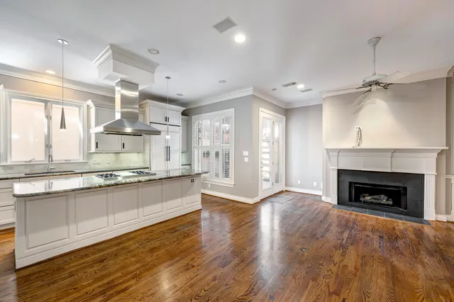 $899,500 | 1226 Ripple Creek Drive, Houston, TX 77057