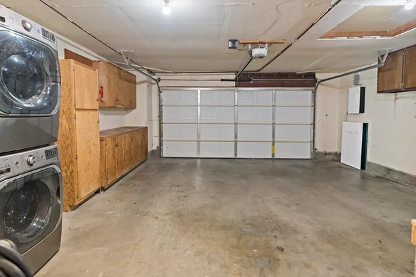 a view of entryway with a fan