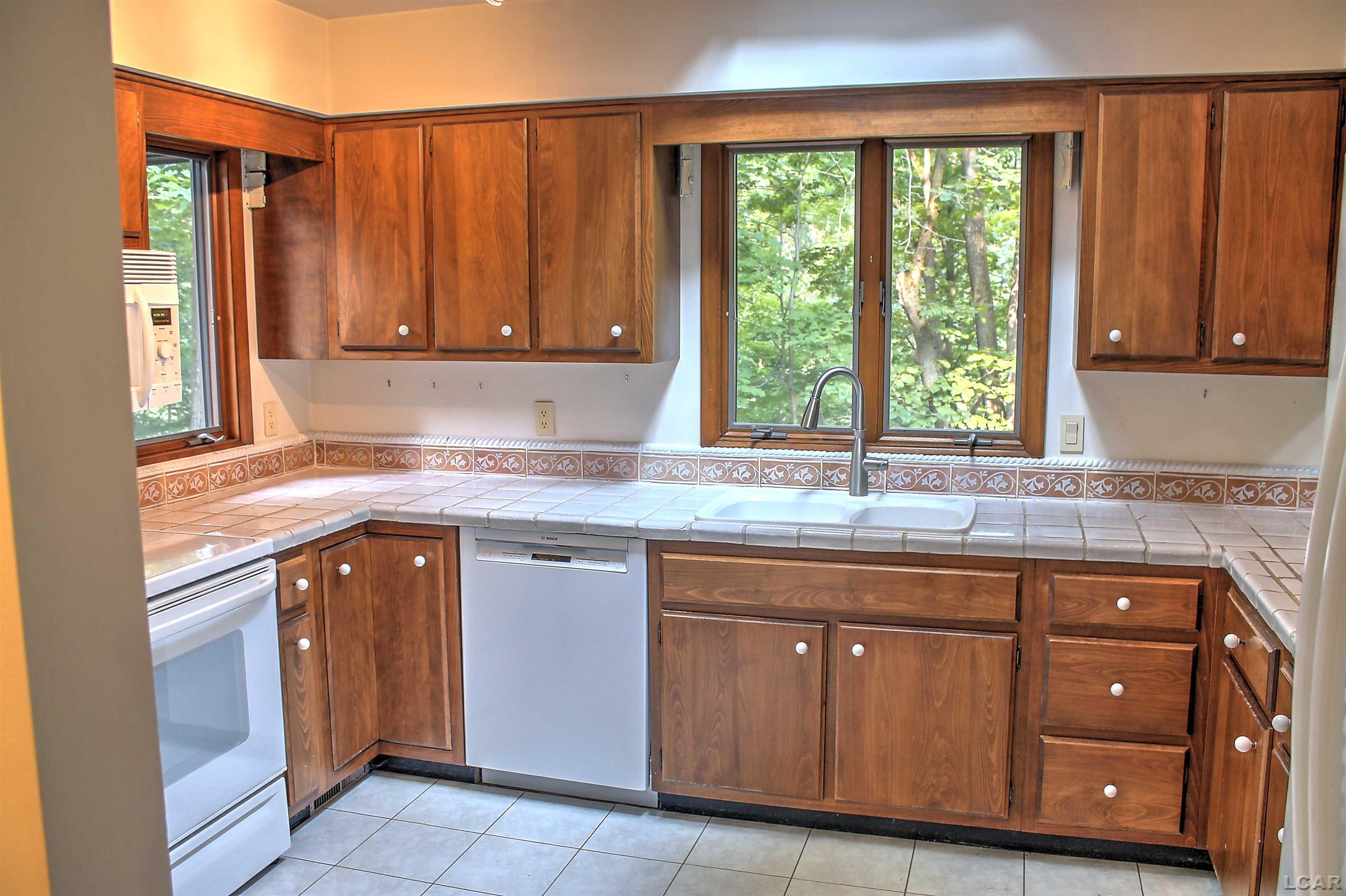 811 Blood Road Tecumseh, MI 49286 - Photo 4 of 43