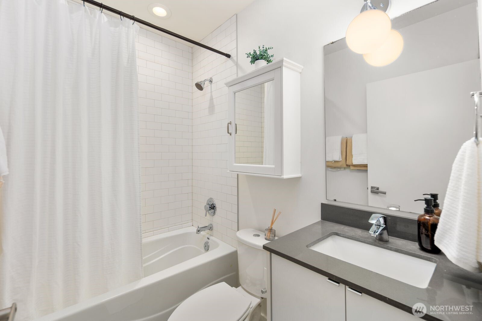 822 Northwest 49th Street, Unit A Seattle, WA 98107 - Photo 22 of 30