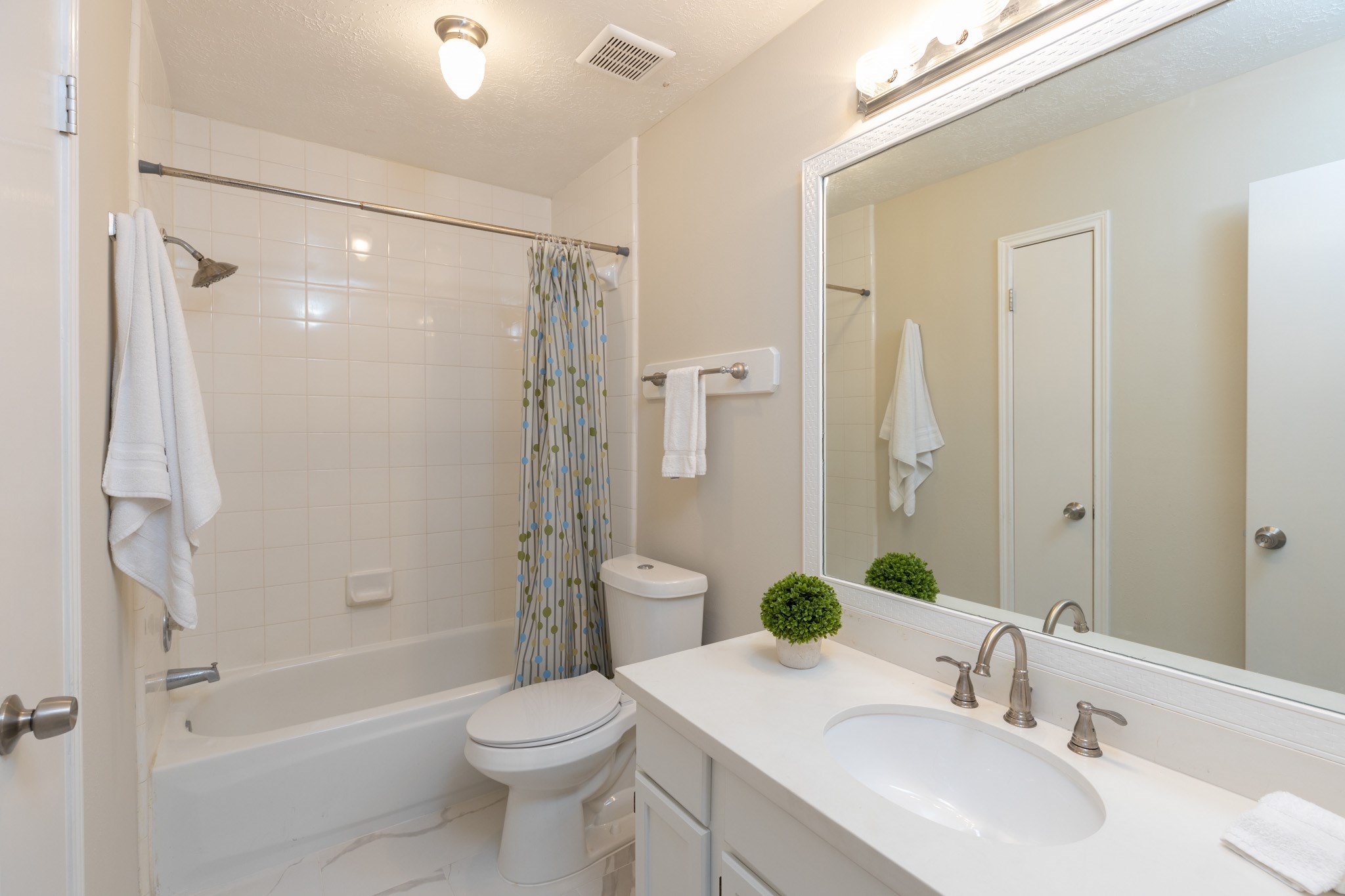 3422 Keygate Drive Spring, TX 77388 - Photo 19 of 32 a bathroom with a sink toilet and shower