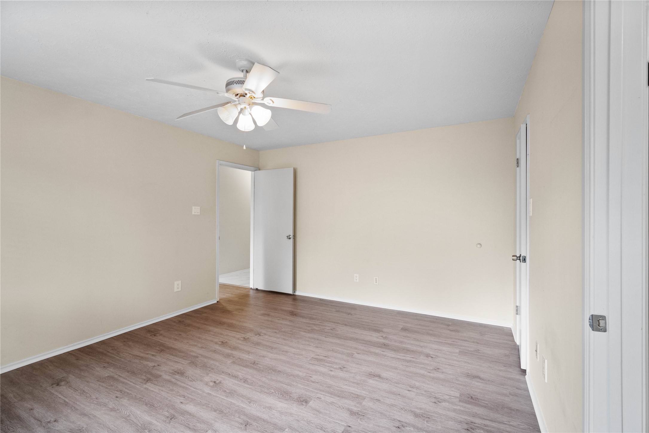3422 Keygate Drive Spring, TX 77388 - Photo 23 of 32 an empty room with wooden floor ceiling fan and window